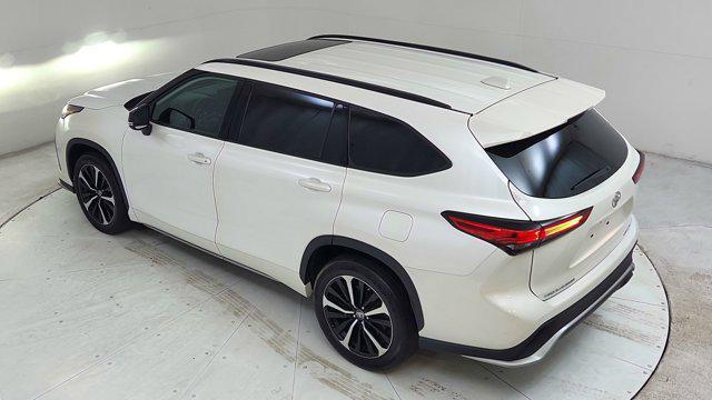 used 2021 Toyota Highlander car, priced at $33,101