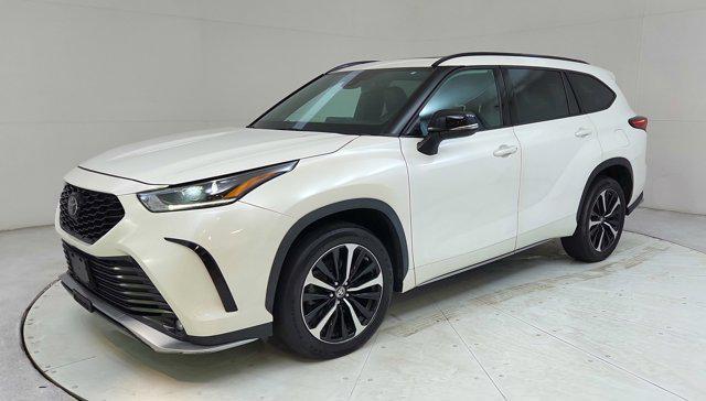 used 2021 Toyota Highlander car, priced at $33,101