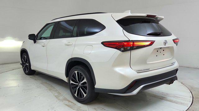 used 2021 Toyota Highlander car, priced at $33,101