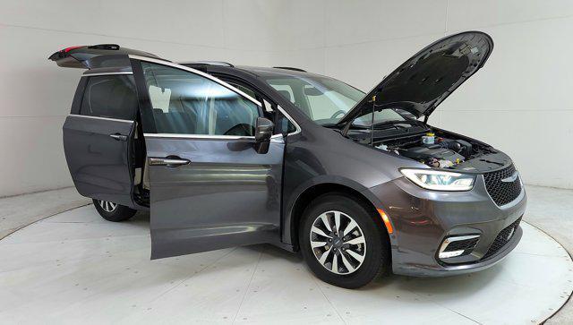 used 2021 Chrysler Pacifica Hybrid car, priced at $24,000