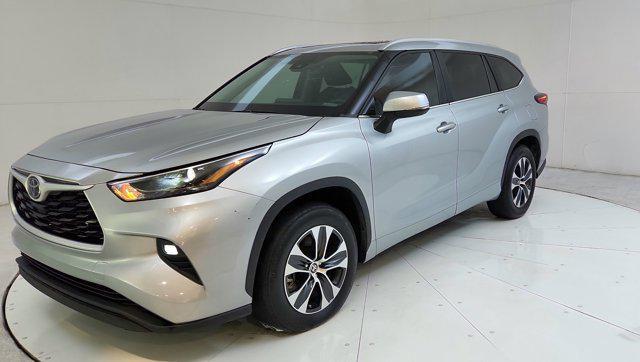 used 2023 Toyota Highlander car, priced at $31,600