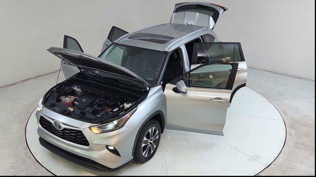 used 2023 Toyota Highlander car, priced at $31,600