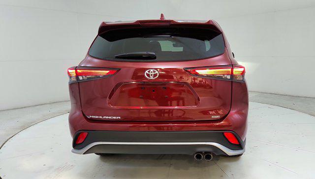 used 2021 Toyota Highlander car, priced at $32,300