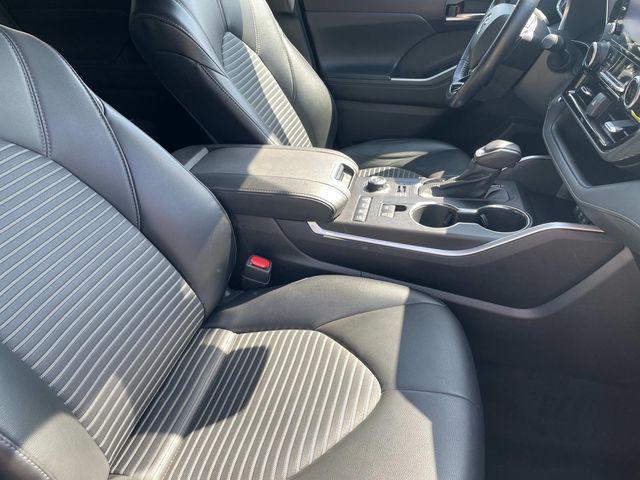 used 2021 Toyota Highlander car, priced at $32,455