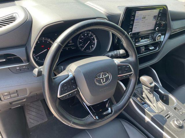 used 2021 Toyota Highlander car, priced at $35,748
