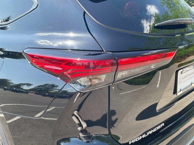 used 2021 Toyota Highlander car, priced at $35,748