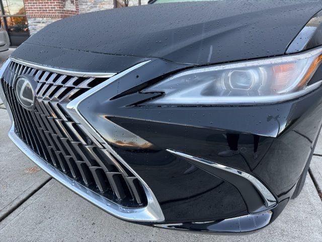 new 2025 Lexus ES 300h car, priced at $48,626