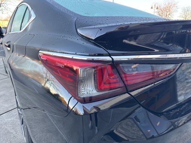 new 2025 Lexus ES 300h car, priced at $48,626