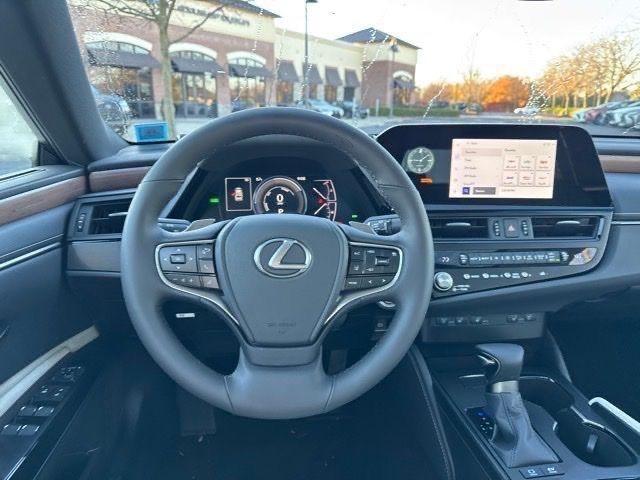 new 2025 Lexus ES 300h car, priced at $48,626