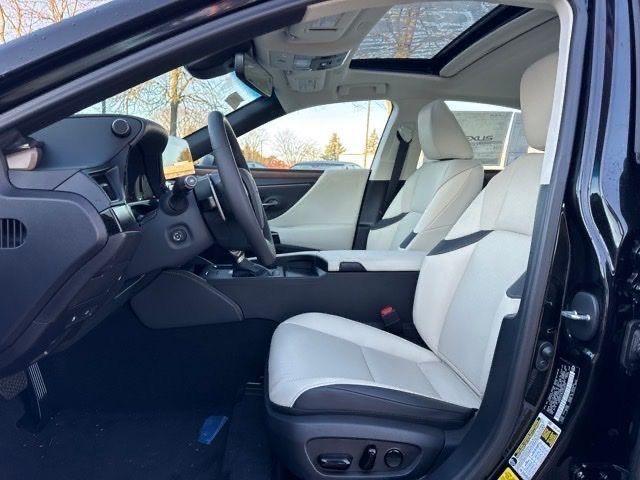 new 2025 Lexus ES 300h car, priced at $48,626
