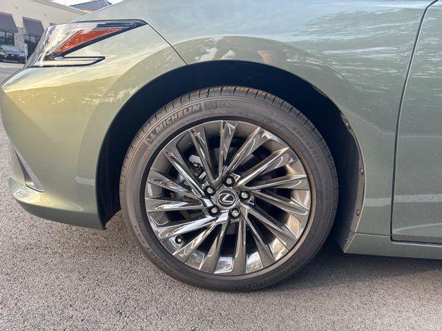 new 2025 Lexus ES 350 car, priced at $54,946