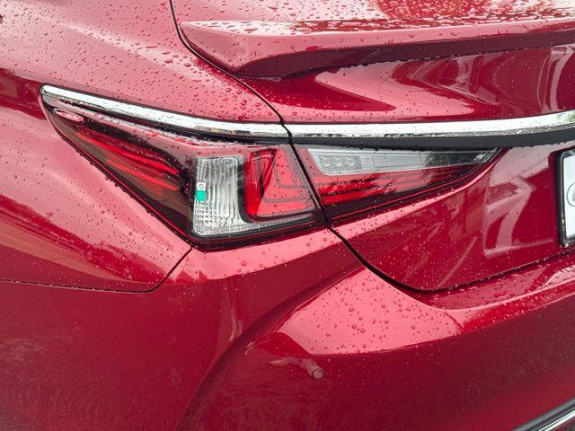 new 2025 Lexus ES 300h car, priced at $54,390