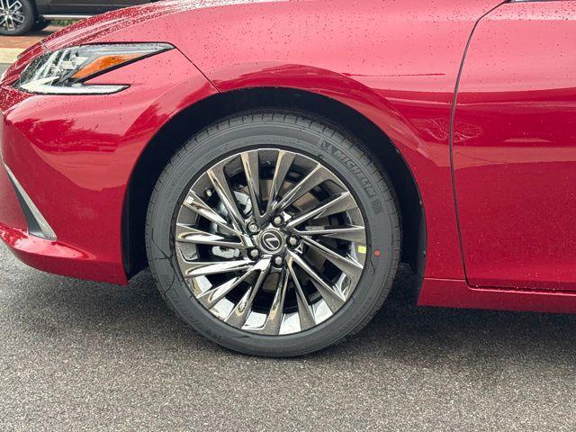 new 2025 Lexus ES 300h car, priced at $54,390