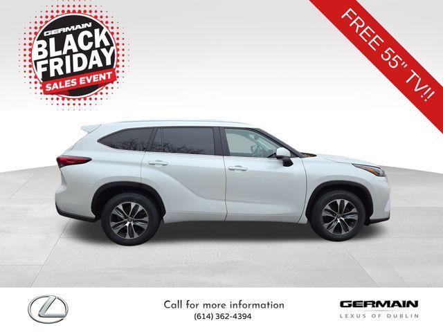 used 2023 Toyota Highlander car, priced at $33,989