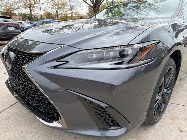 new 2025 Lexus ES 350 car, priced at $55,737