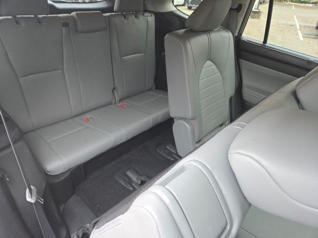 used 2021 Toyota Highlander car, priced at $29,995