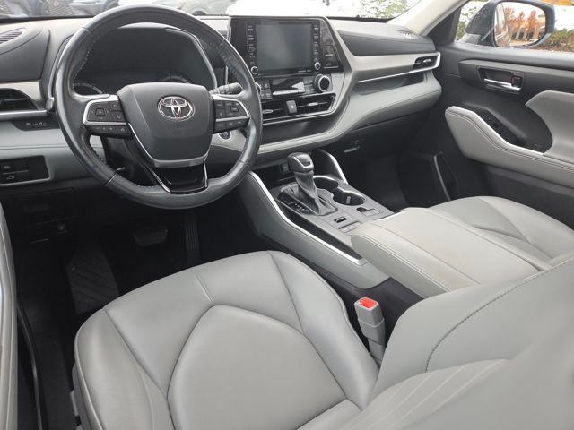 used 2021 Toyota Highlander car, priced at $29,995