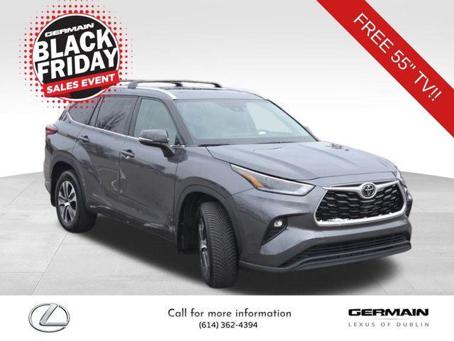 used 2021 Toyota Highlander car, priced at $29,995