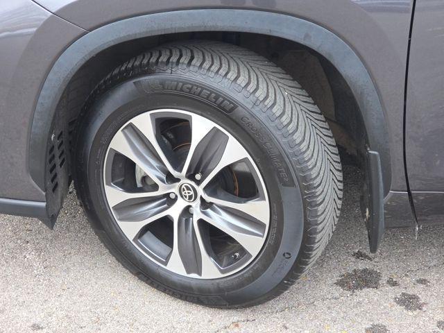 used 2021 Toyota Highlander car, priced at $29,995