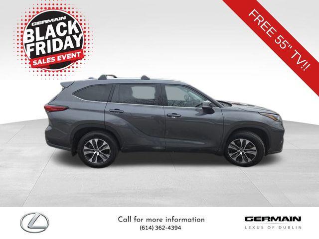 used 2021 Toyota Highlander car, priced at $29,995