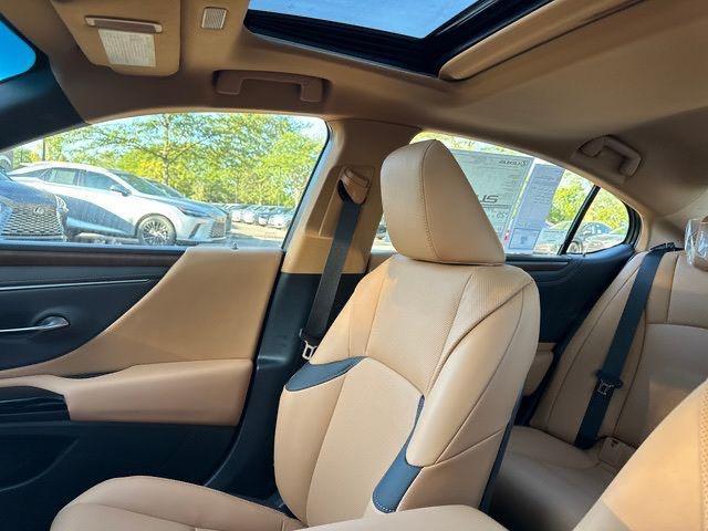 new 2025 Lexus ES 350 car, priced at $47,617