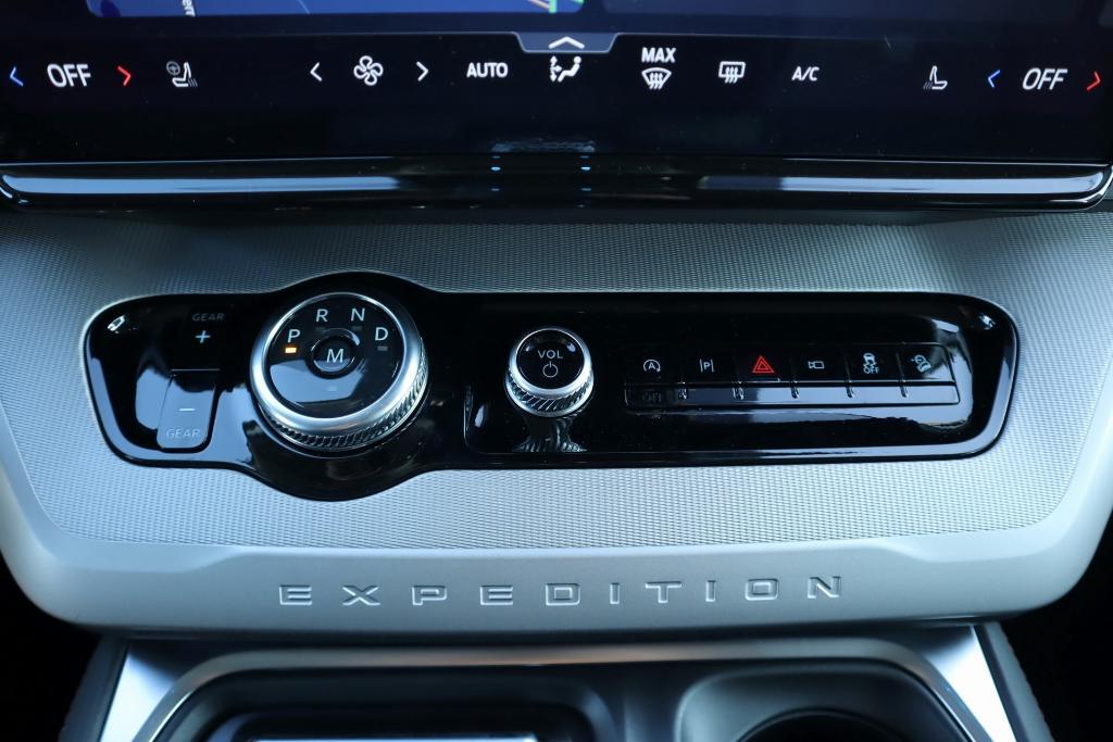 new 2025 Ford Expedition Max car, priced at $75,320