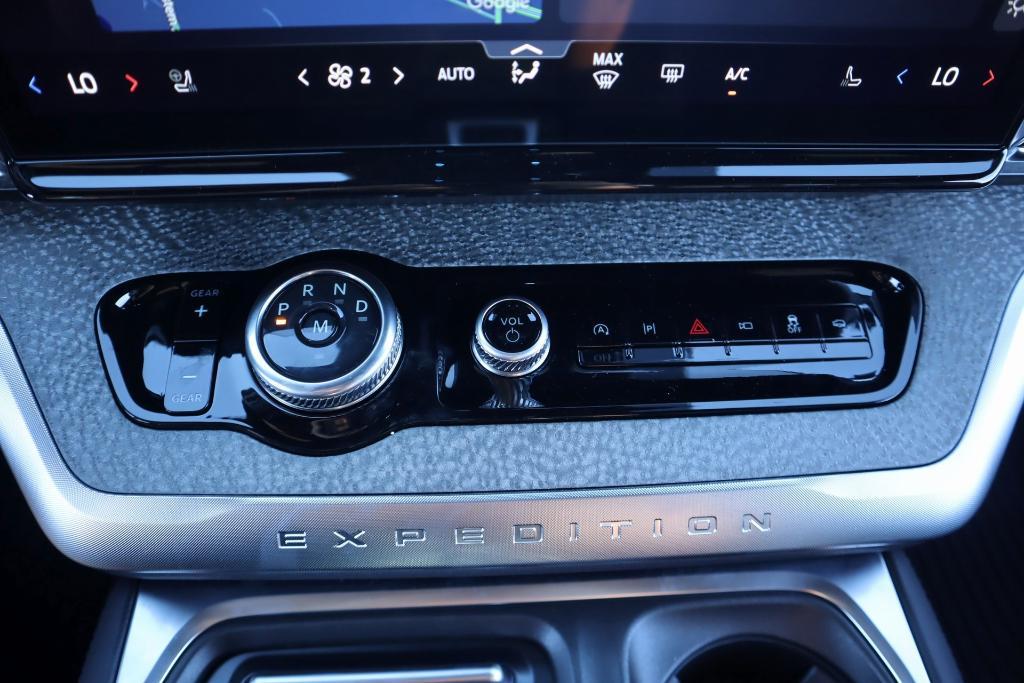 new 2025 Ford Expedition car, priced at $83,140