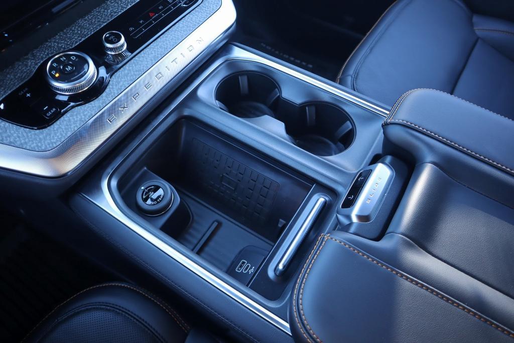 new 2025 Ford Expedition car, priced at $83,140