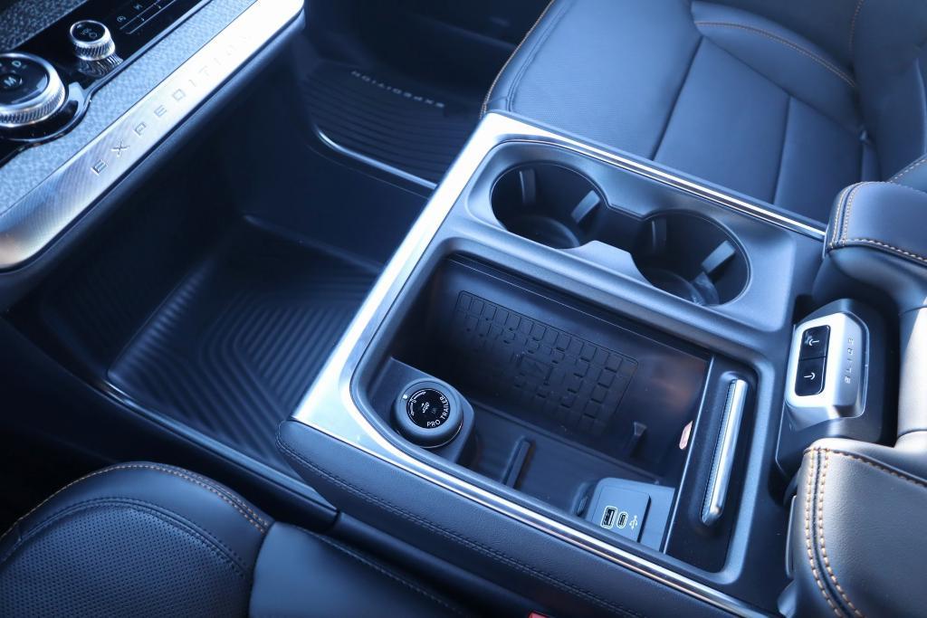 new 2025 Ford Expedition car, priced at $83,140