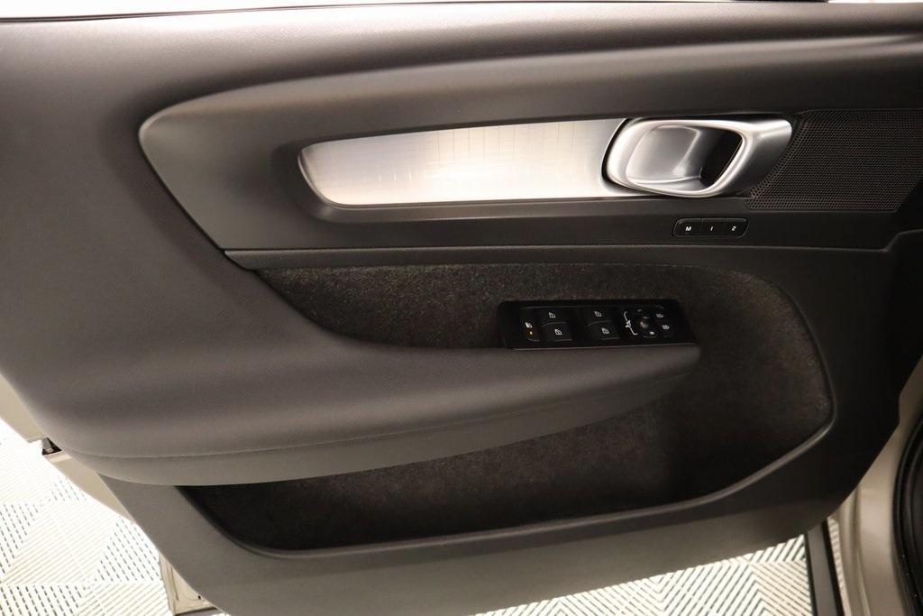 used 2022 Volvo XC40 car, priced at $24,550