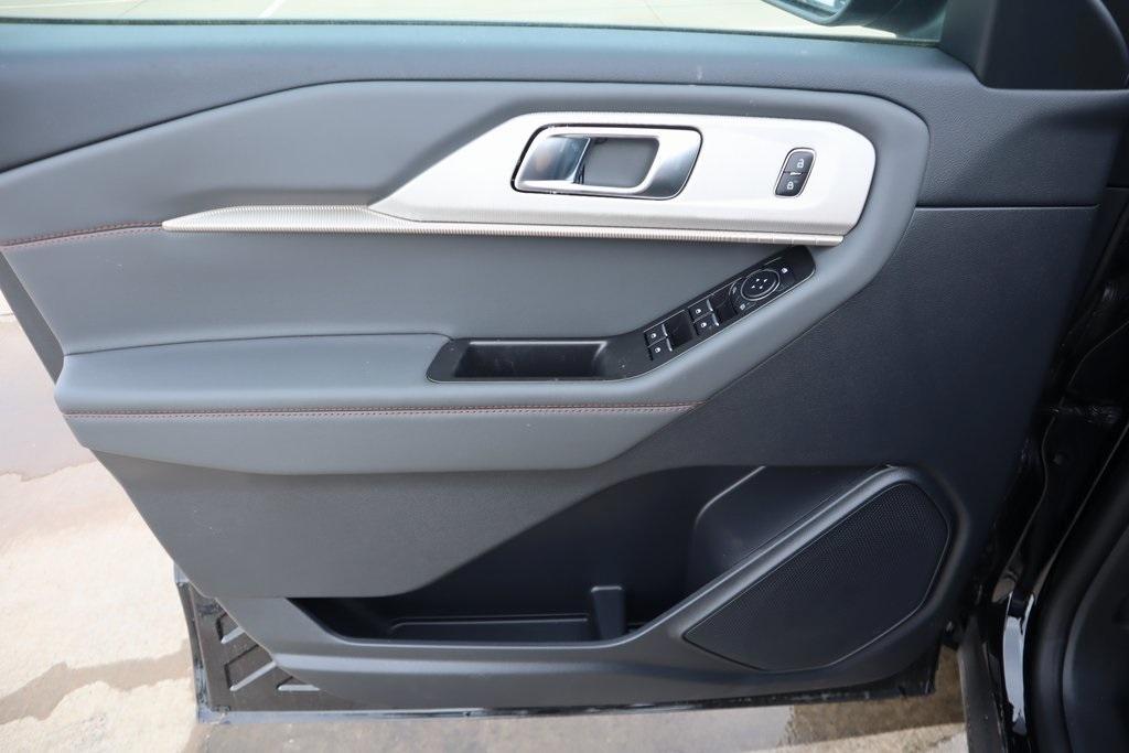 new 2025 Ford Explorer car, priced at $40,950