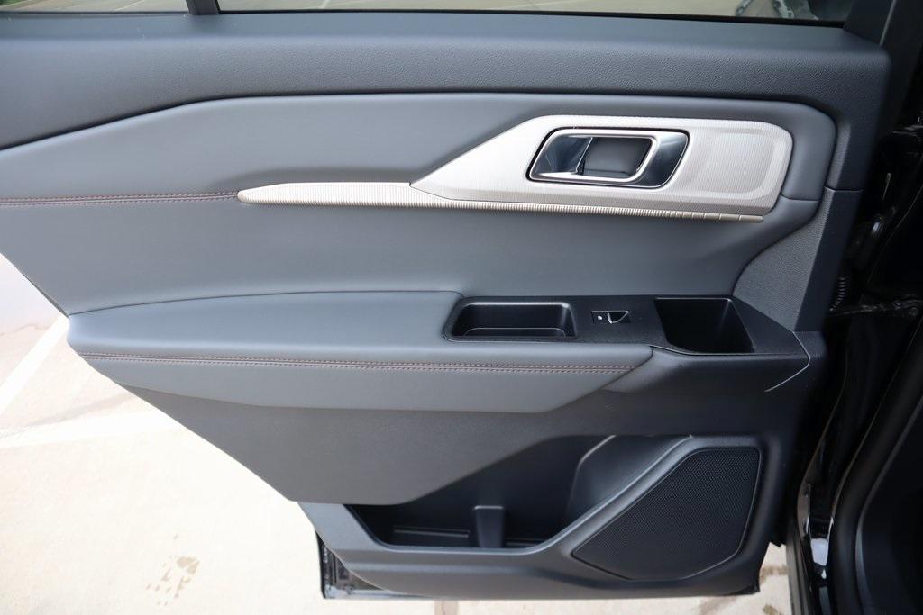 new 2025 Ford Explorer car, priced at $40,950