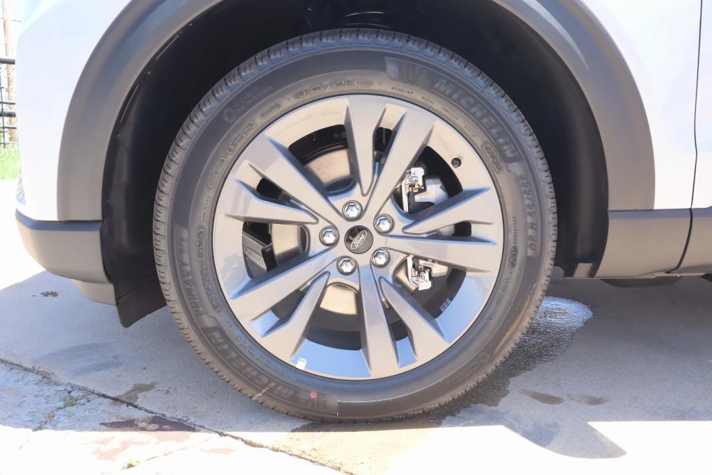 new 2025 Ford Explorer car, priced at $43,060
