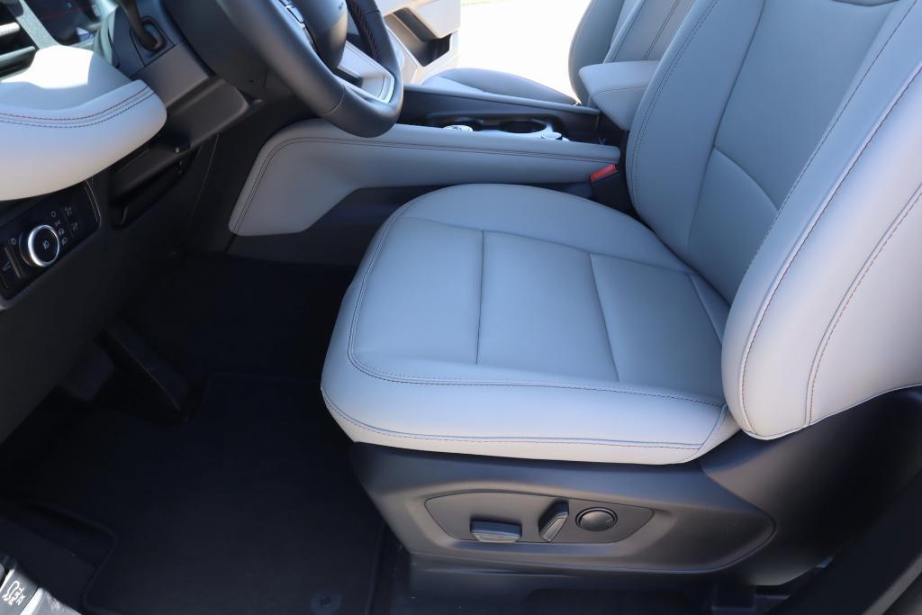 new 2025 Ford Explorer car, priced at $43,060