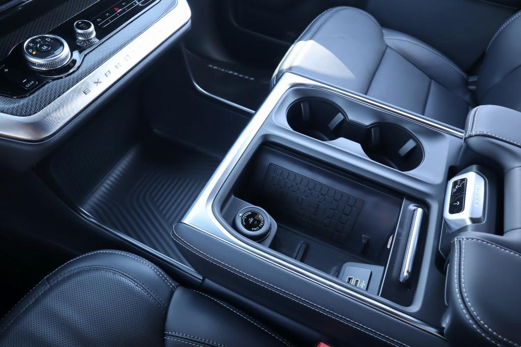 new 2025 Ford Expedition car, priced at $82,585