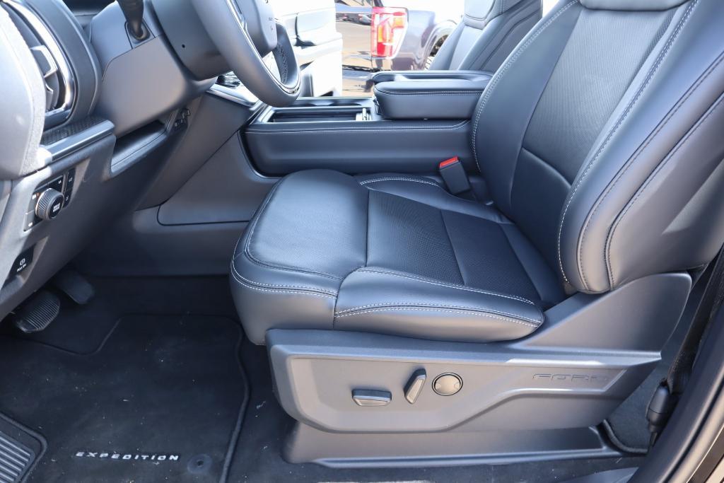 new 2025 Ford Expedition car, priced at $82,585