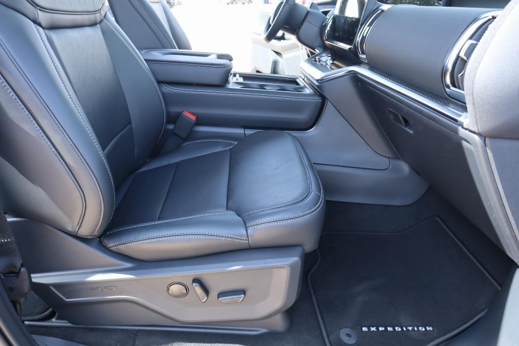 new 2025 Ford Expedition car, priced at $82,585