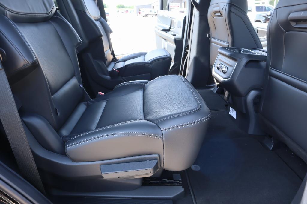 new 2025 Ford Expedition car, priced at $82,585