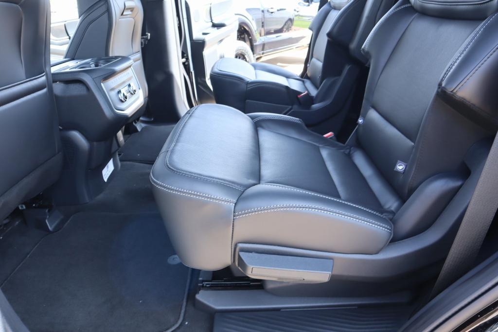 new 2025 Ford Expedition car, priced at $82,585