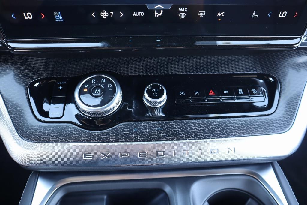 new 2025 Ford Expedition car, priced at $82,585