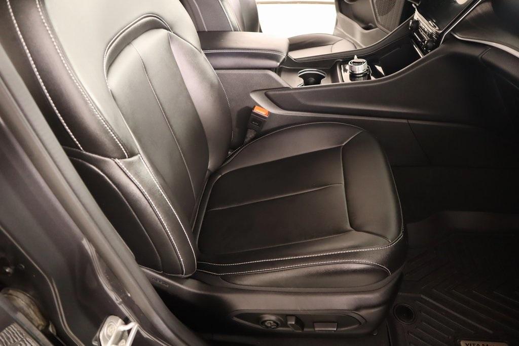 used 2024 Jeep Grand Cherokee car, priced at $39,734