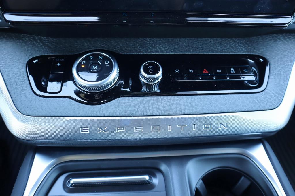 new 2025 Ford Expedition car, priced at $83,615