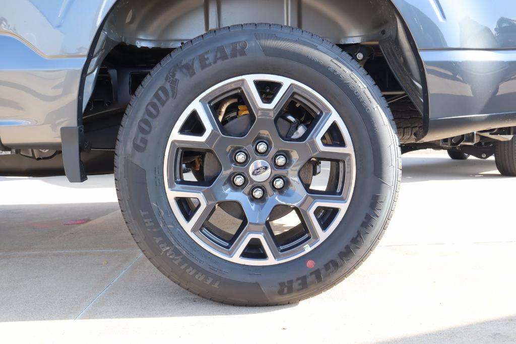 new 2025 Ford F-150 car, priced at $43,529