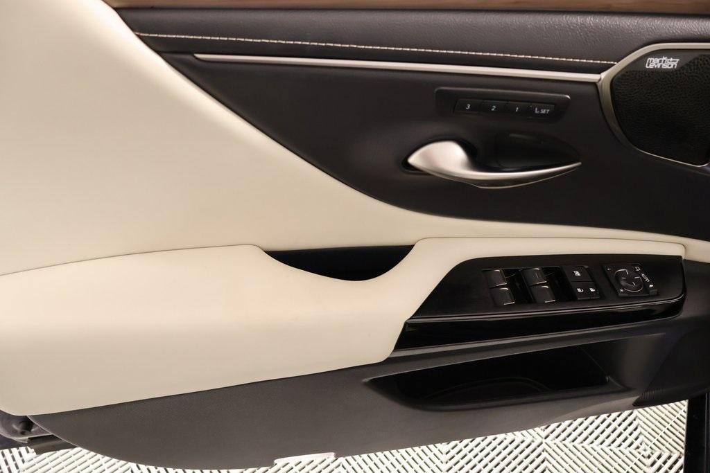 used 2025 Lexus ES 350 car, priced at $51,131