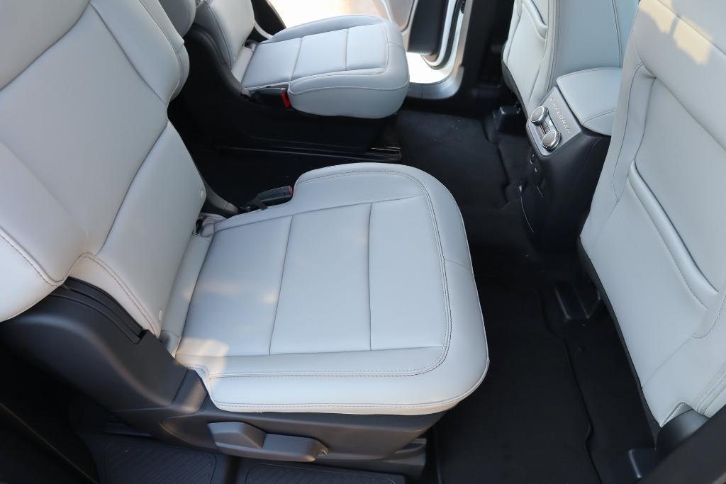 new 2025 Ford Explorer car, priced at $46,376