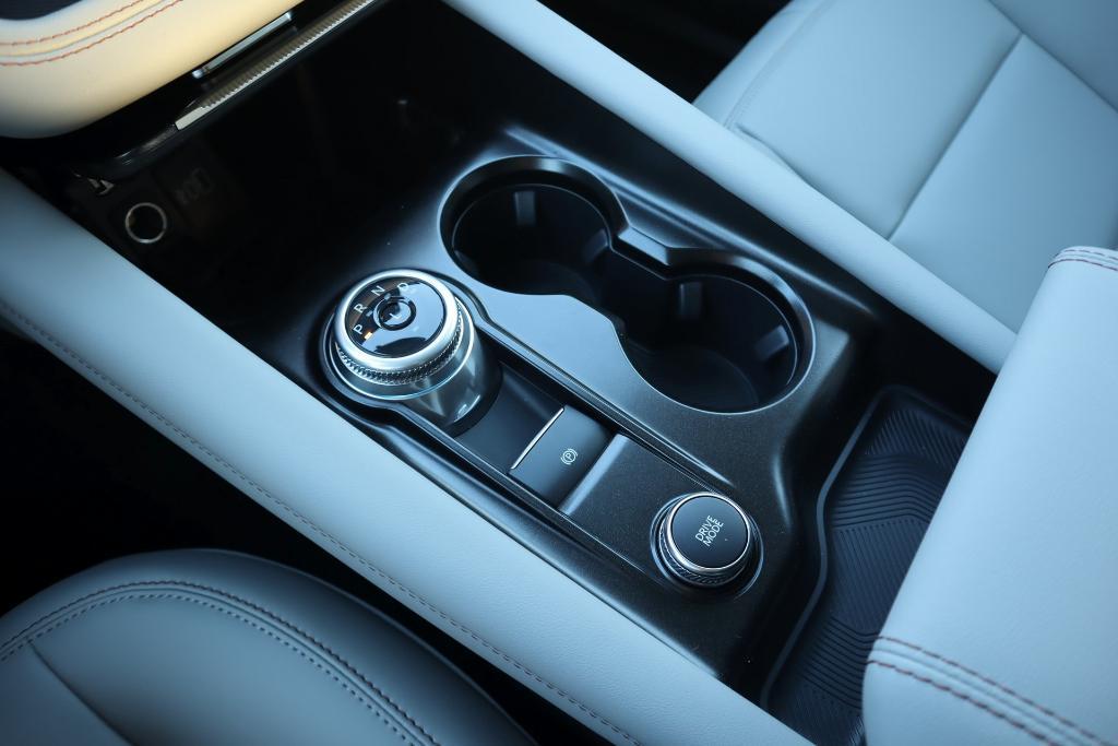 new 2025 Ford Explorer car, priced at $46,376