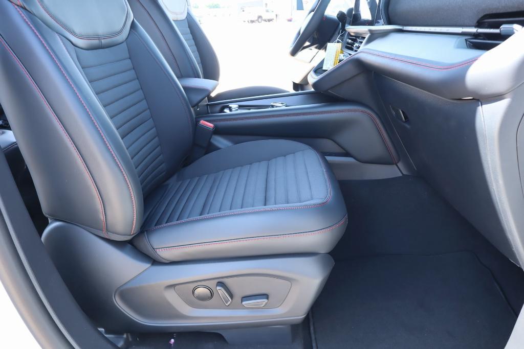 new 2025 Ford Explorer car, priced at $51,070