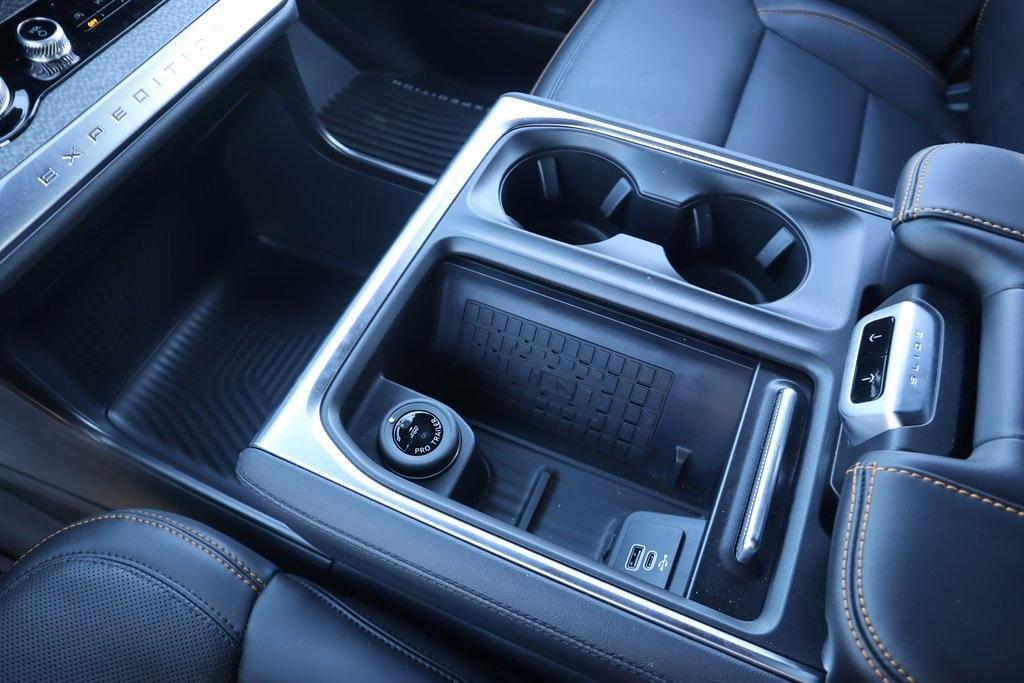 new 2025 Ford Expedition car, priced at $78,524