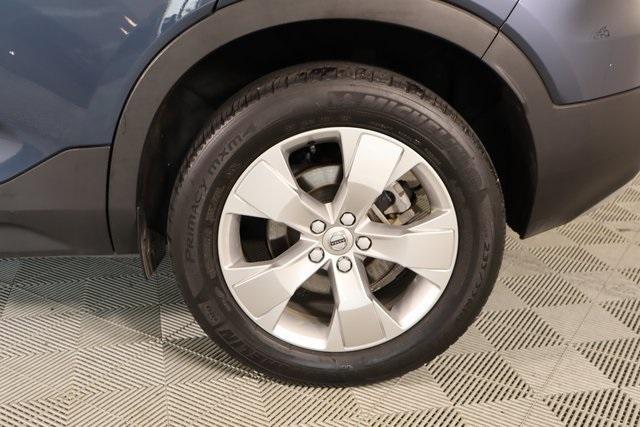 used 2022 Volvo XC40 car, priced at $21,155