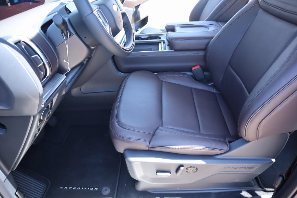 new 2025 Ford Expedition Max car, priced at $93,585
